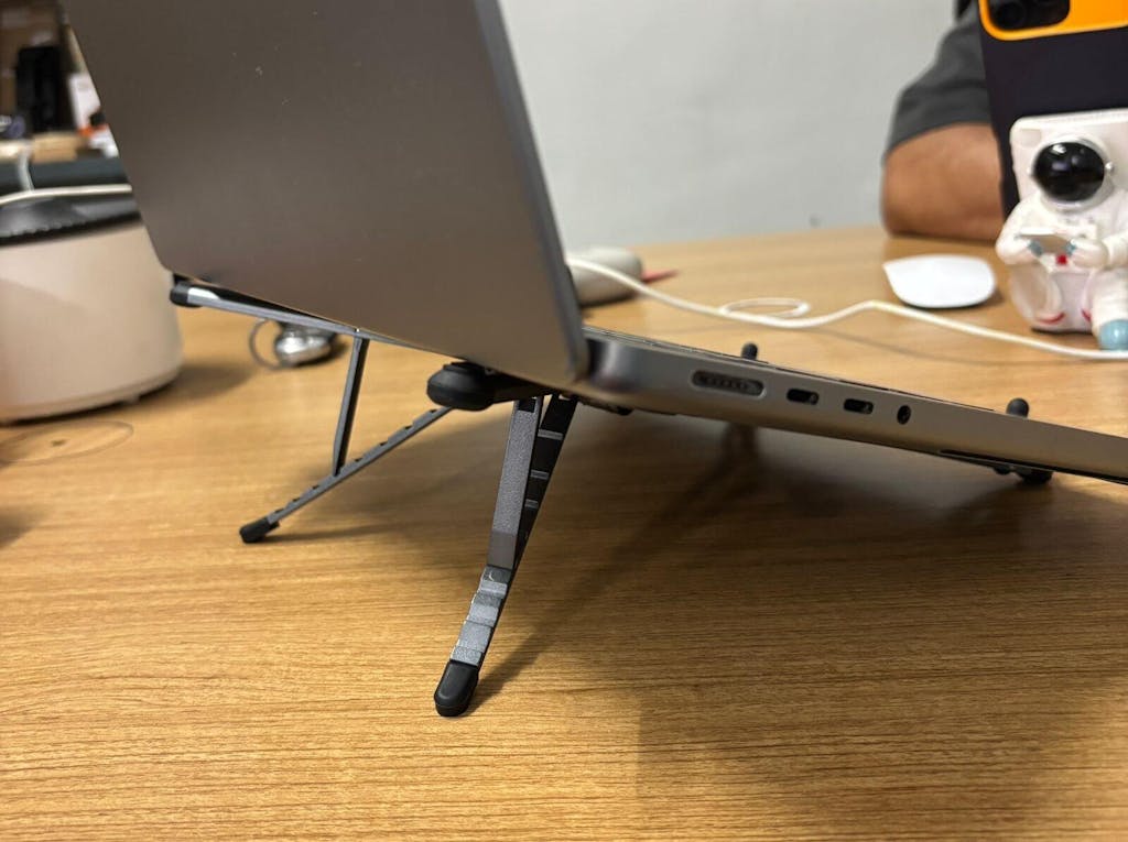Zen-Z MagSafe Adjustable Laptop Stand – Foldable Aluminum Desk Riser for MacBook, iPad & iPhone